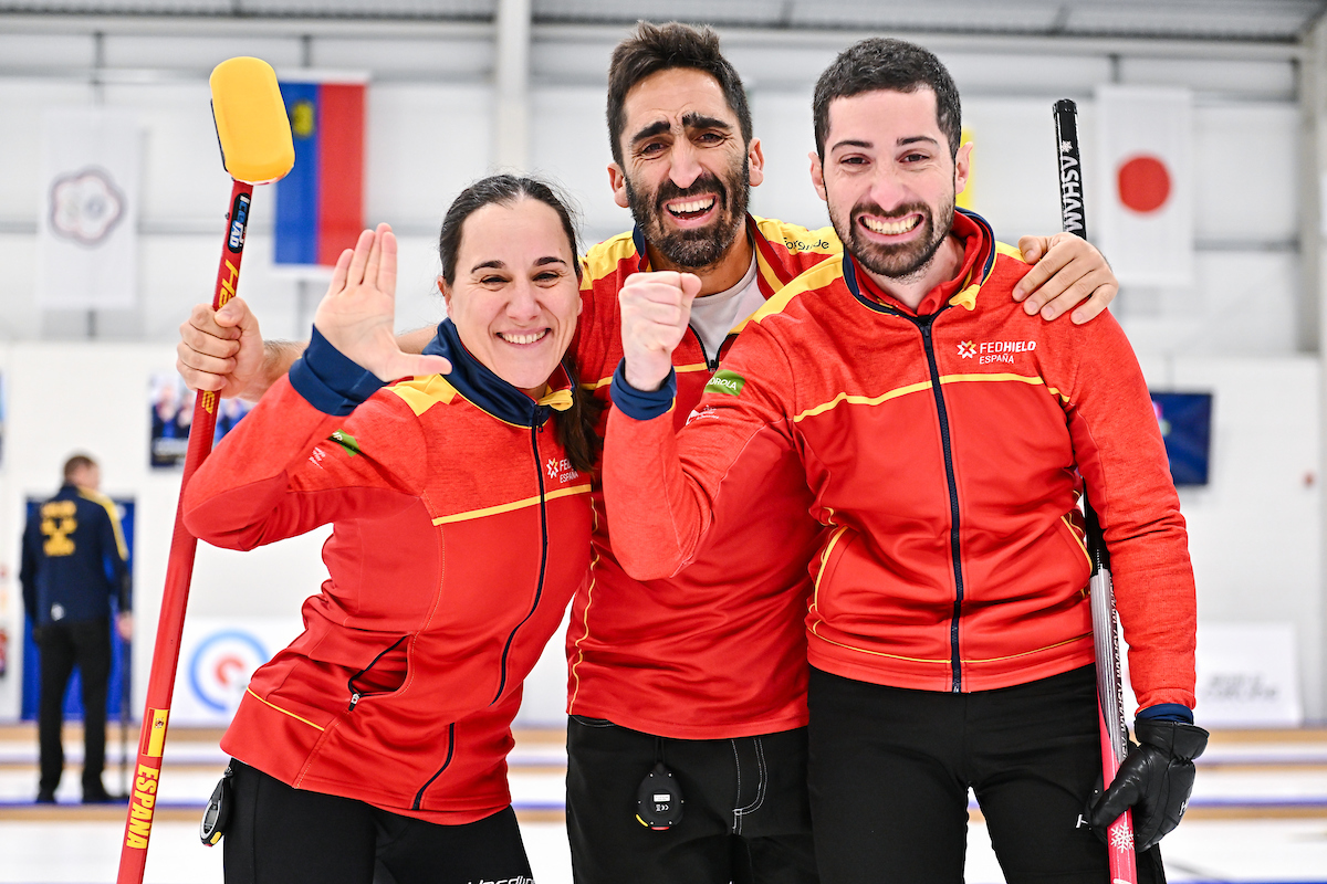 worldcurling's tweet photo. Watch the World Mixed medal games! https://t.co/KMfNFc8DSH

⏰ 14:30 in Aberdeen, Scotland
🥇🥈 Sweden v Spain
🥉 Norway v Canada https://t.co/T0LdyuzuZA