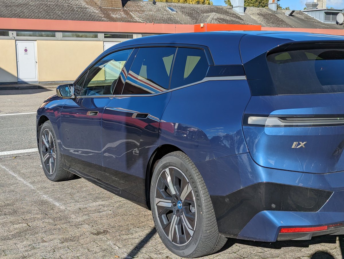 Dominik1409's tweet photo. Ab heute im Test für @TechnikNewsNET der #BMWiX #xDrive50!
Der Bayrische Koloss mit einem sehr speziellen Design. Wie wird er sich so die nächsten Tage anstellen.
Gibt's fragen? Gerne her damit!
Die Farbe gefällt mir sehr! https://t.co/SZ90qfFN2c