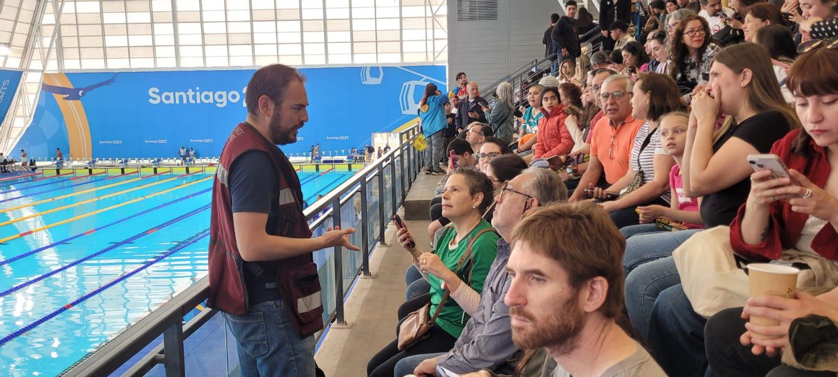 EmbaMexChi's tweet photo. Día 1 de @Santiago2023 🏊♀️:
La Embajada de México continúa apoyando a nuestros deportistas y brindando orientación a nuestros connacionales. ¡Vamos, México! 🇲🇽 🏅
#ProtecciónConsular #ProtecciónPreventiva
#ViajaResponsable #CulturaDeViajesResponsables https://t.co/j4N0libSFx