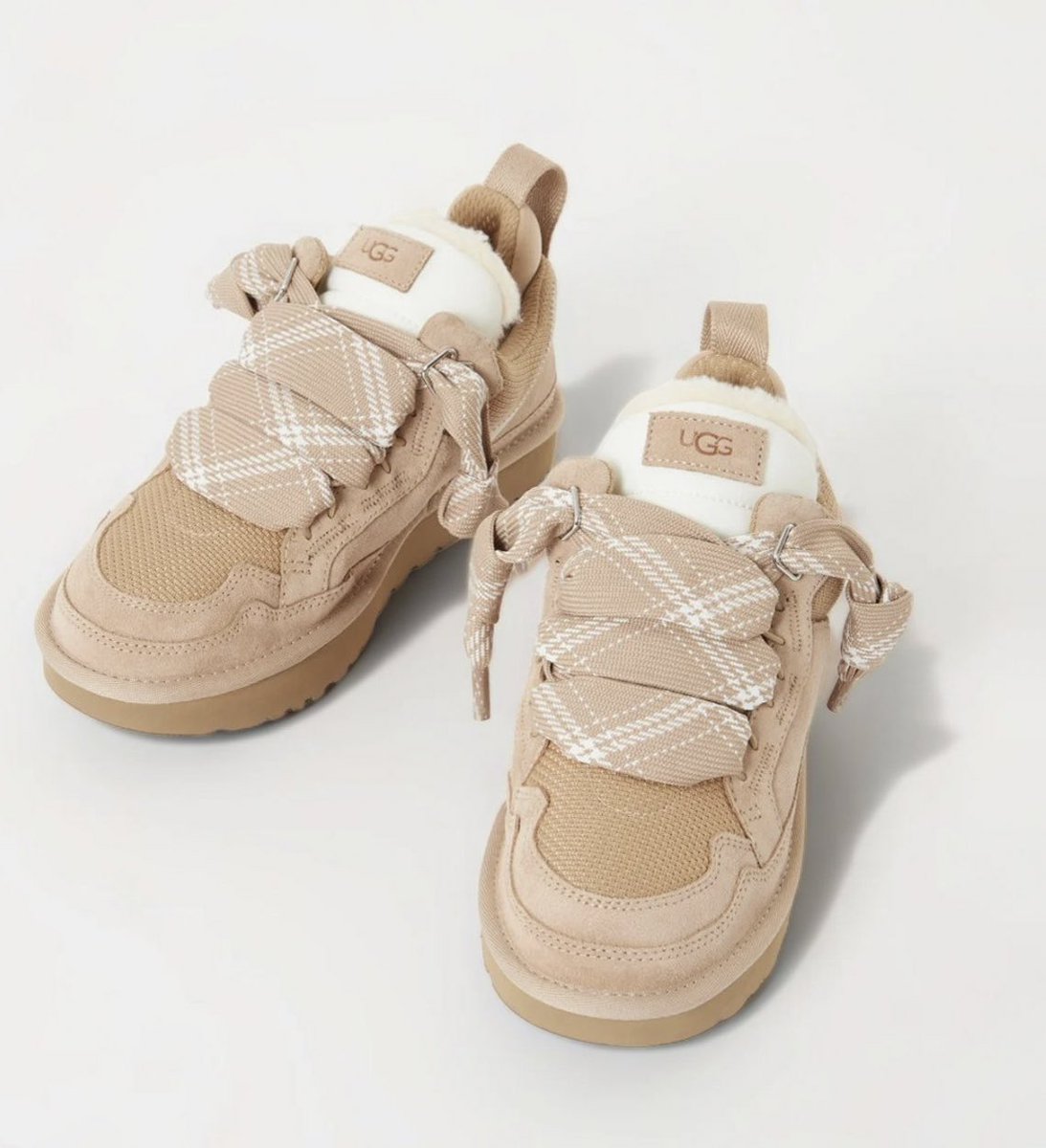TheSeyonce's tweet photo. @UGG I beg of you… Please restock these. I never knew buying Uggs could be as difficult as buying Jordans 🙄 https://t.co/QDrJvZ3I6b