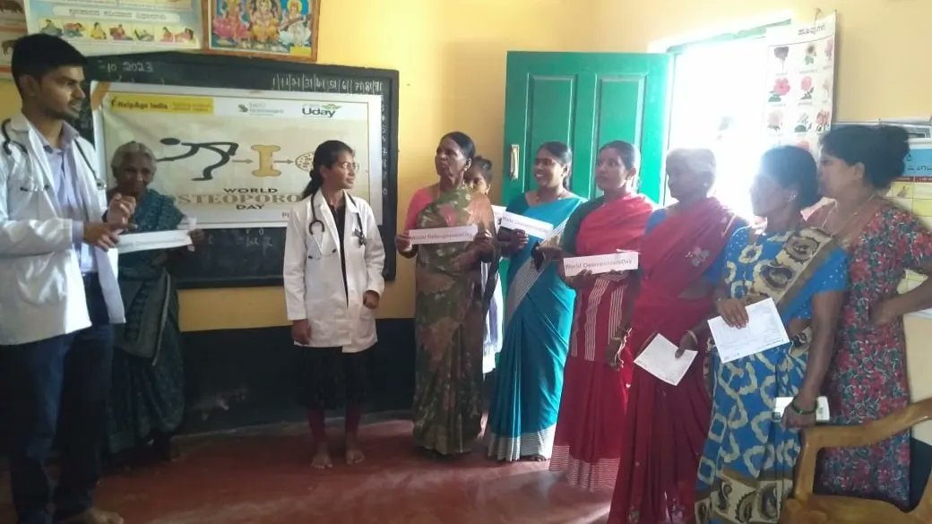 Helpageindia's tweet photo. On #WorldOsteoporosisDay, @helpageindia held #healthawareness sessions and #treatment for #seniors in #Raichur, #Karnataka through our #mobilehealthcare programme. Here are a few snapshots! 💙
#EldersFirst #Eldercare #GeriatricCare #healthcare #healthiswealth #osteoporosis https://t.co/X00hEPuNfp