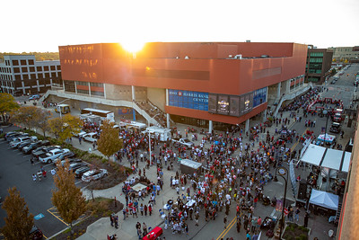 VERY LIMITED number of seats available for tonight's home opener! The weather looks beautiful for our block party starting at 4. Last chance to get your game tickets!

🎟bit.ly/46BIkRn