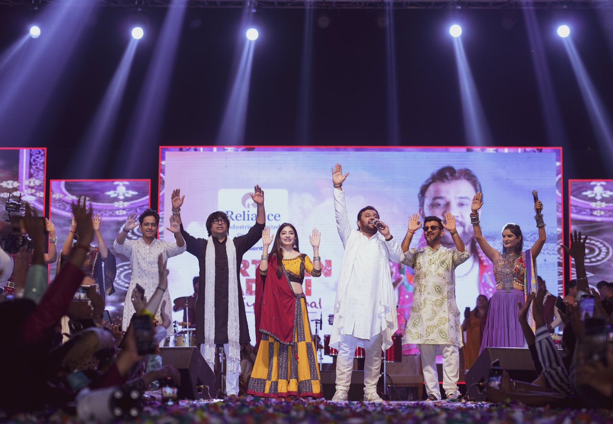 Kirtidan Gadhvi Dandiya Dhamal 2023 | Day-6
<a href="/sanghaviharsh/">Harsh Sanghavi</a> <a href="/PRupala/">Parshottam Rupala</a> <a href="/MalharThakar/">Malhar Thakar</a> <a href="/Soulfulsachin/">Sachin Sanghvi</a>