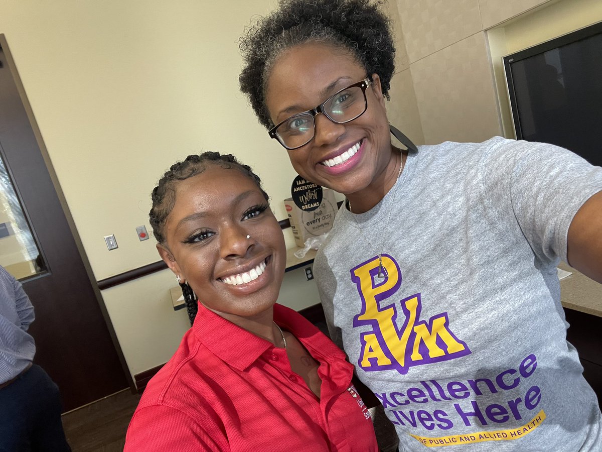 DrJHamilton15's tweet photo. Thank you to Dr. Julian Magee &amp; Ms. Janae Simoneaux (PVAMU Alumna) for sharing info with our students on grad school and the DPT program @WUSTL @PVAMUSPAH @ASPS_PVAMU #WashUStLouis #FutureProfessionals https://t.co/Xsa9aRt3oM