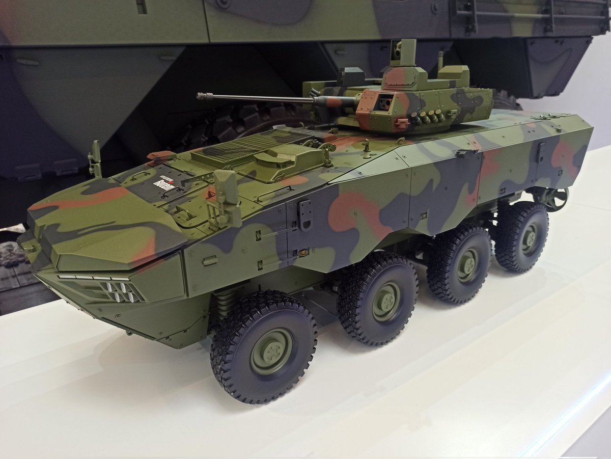 HermanM50891526's tweet image. Comparison of Hyundai Wheeled IFV 8x8 Proposal. 1st from #MSPO2023 2nd from #ADEX2023. Progress is visible for 6 weeks of Metal-Made Demonstrator exhibited in Seoul. Turret is most likely still made from Plywood.