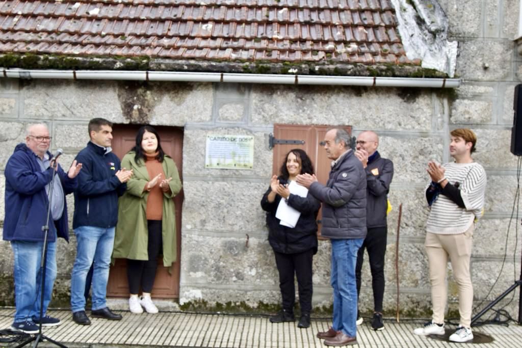 A deputada de Política Social participa no descubrimento dunha placa conmemorativa da III Andaina Cultural "Camiño de Nós".

depourense.gal/index.php/actu…