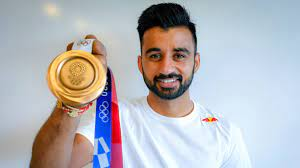 ASIAN GAMES GOLD WINNING HOCKEY TEAM. Today I deconstruct @manpreetpawar07 Over the years, ​we have seen different versions of Manpreet Singh – the pure central thinking midfielder, attacking libero and after Sardar Singh’s exit, a  defense oriented ​player. Yet, he’s great