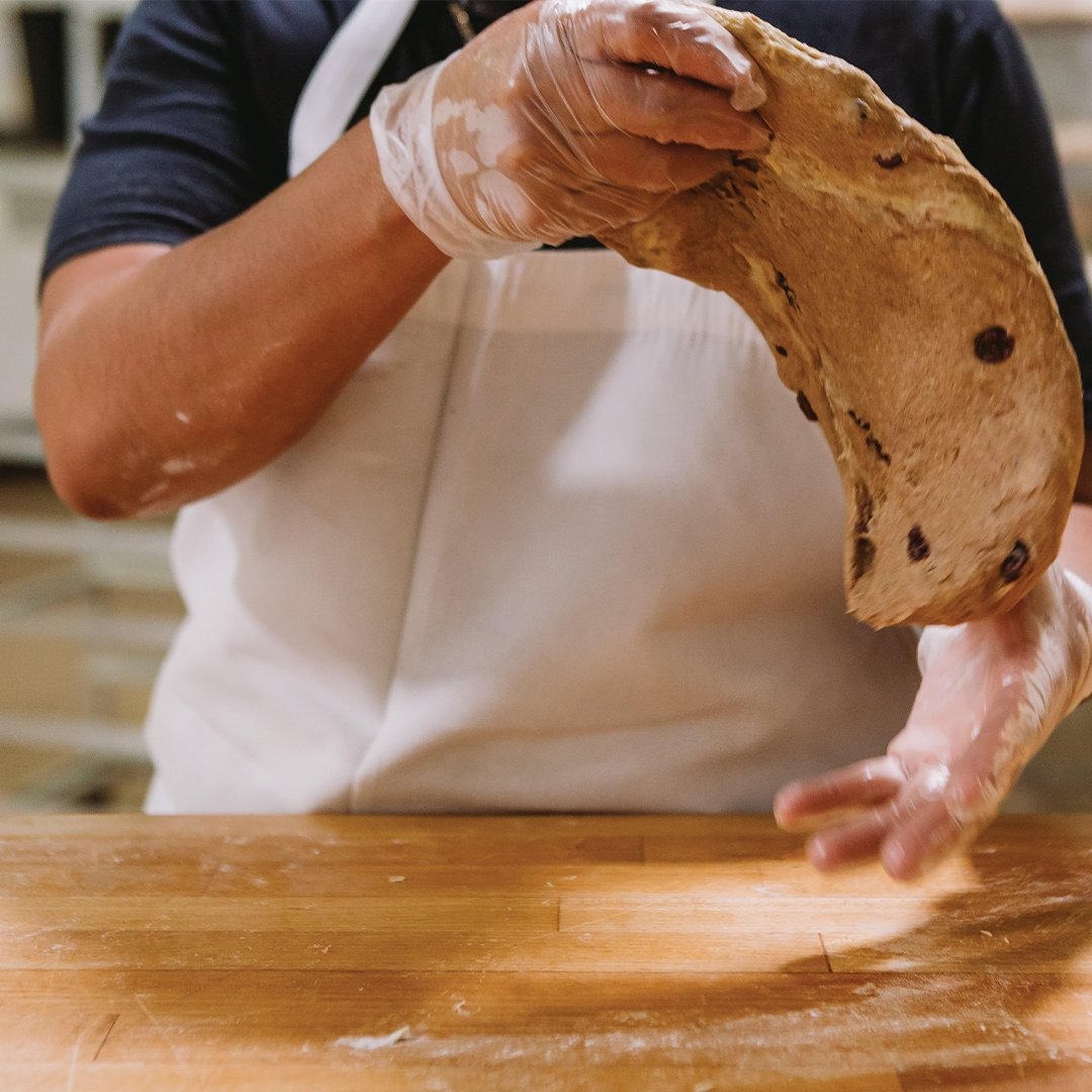 AmeliesBakery's tweet photo. Hey friends! We're doling out samples of our artisan bread and homemade spreads today at our PARK RD location only! 

Stop by from 10A–2PM to sample some of the best artisan bread in Charlotte. You can even take our loaves home to enjoy later 🥖🥐🍞 https://t.co/WcsyqgPkAi