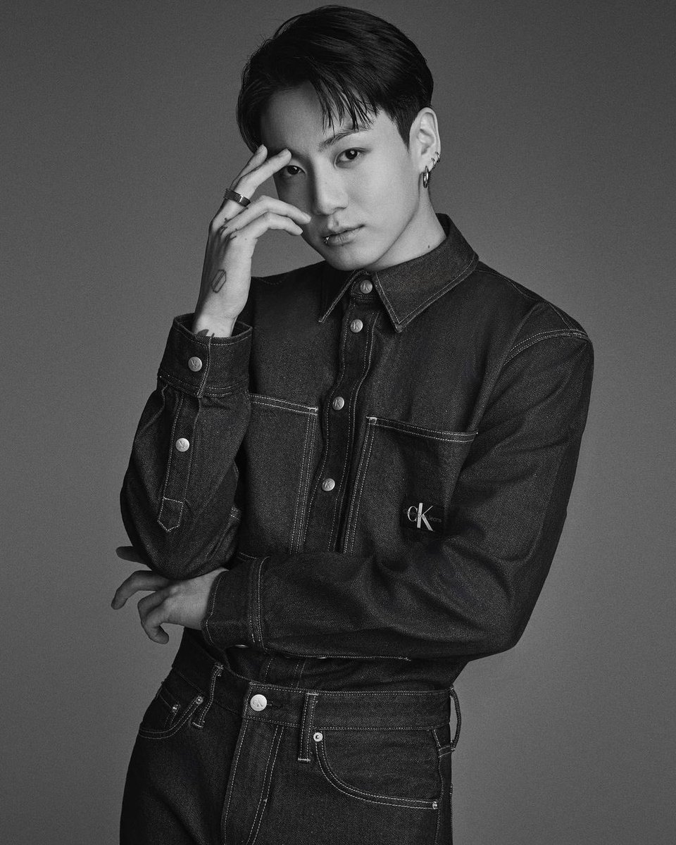 planet_melo's tweet photo. Fotos de JUNGKOOK para a Calvin Klein durante o evento em Tokyo.🤍😍
#JUNGKOOKxCALVINKLEIN #JUNGKOOK #JungkookForCalvinKlein #Jungkook_TooMuch #TooMuchFeatJungkook #TOOMUCHisComing https://t.co/L8ohMlfTdu