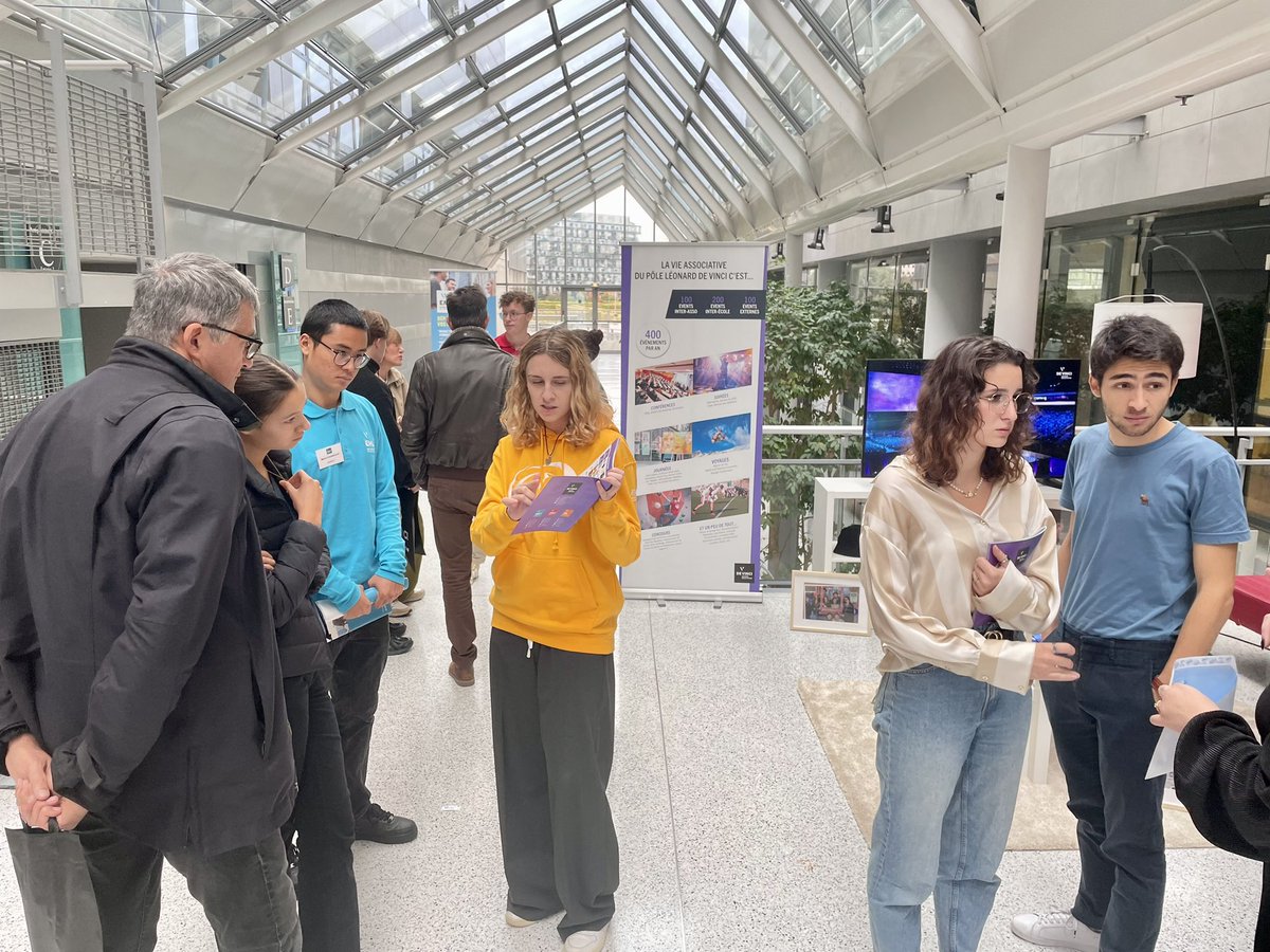 Première journée Portes Ouvertes de l’année au <a href="/poledevinci/">Pôle Léonard Vinci</a> aujourd’hui 🔥

L’occasion de venir découvrir les programmes, les infrastructures, les associations étudiantes. 

Beaucoup d’étudiants mobilisés pour partager leur expérience 🤝 

#EMLV #poledevinci