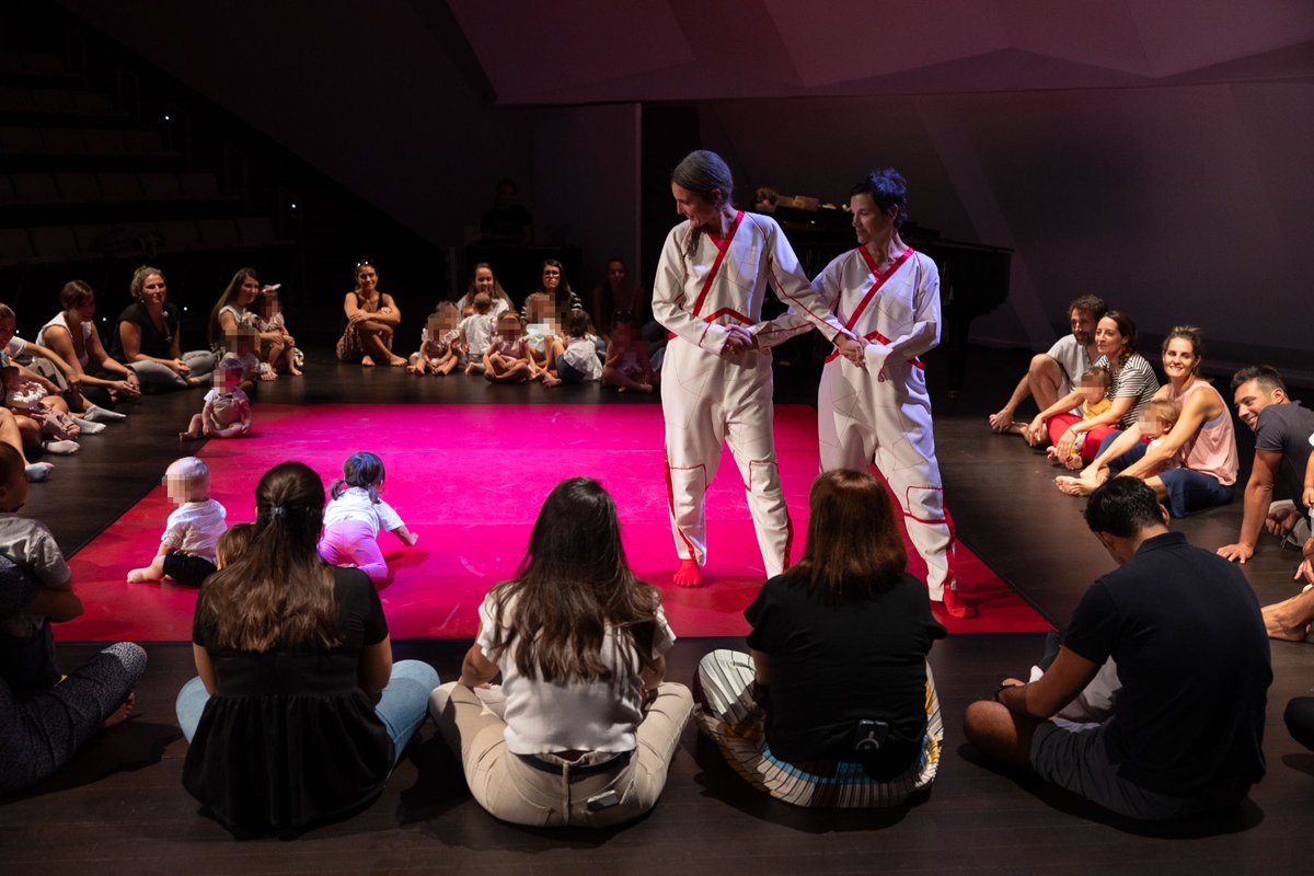Auditoriotfe's tweet photo. El escenario de la Sala de Cámara se llenó esta mañana de danza, cinta de pintor y bebés.

#FAM23 trae este espectáculo participativo para familias, que tendrá una segunda función esta tarde a las 18:00 h, ¡y con entradas por solo 5 euros! 🎟️: https://t.co/NqzzXoAcK5 https://t.co/95Ny2faxQ5