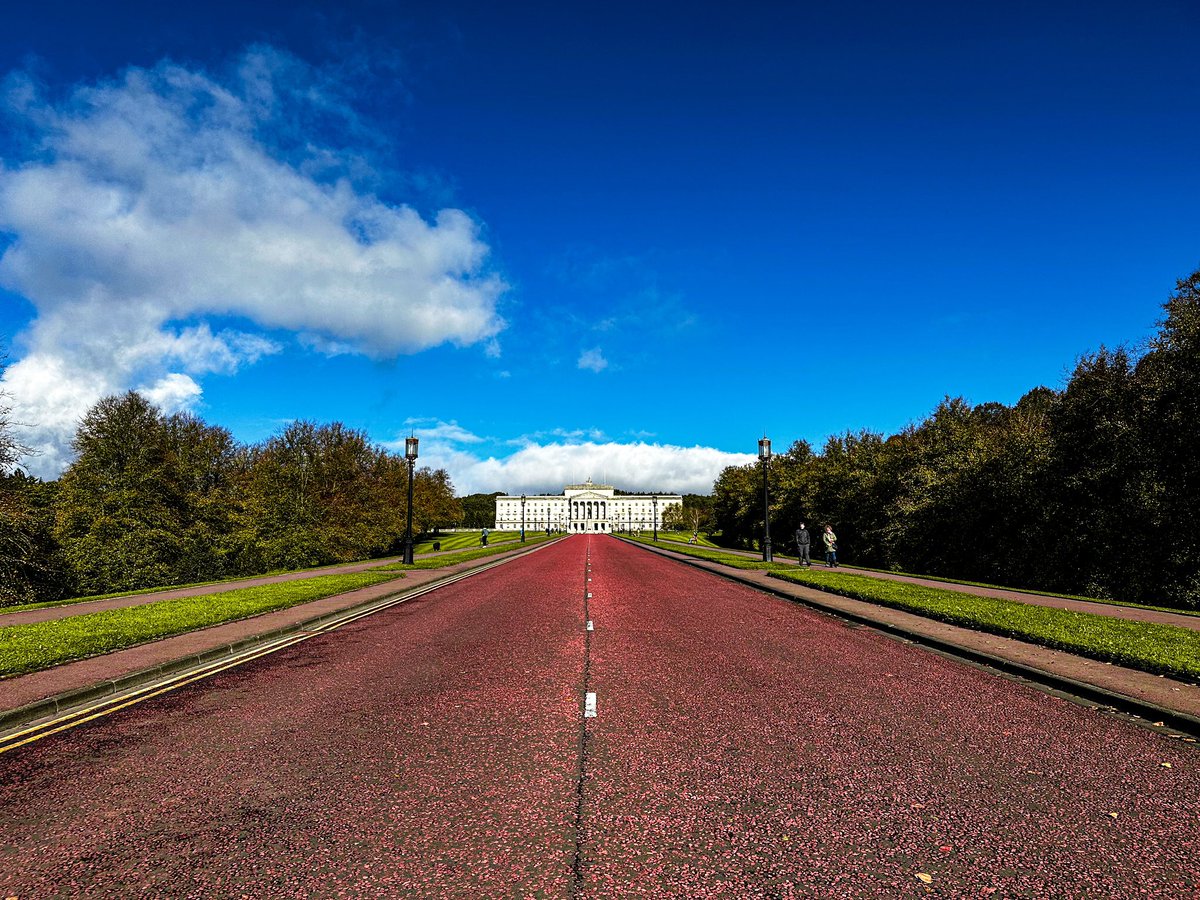 PicturskewPhoto's tweet photo. No one at home. #Stormont #Castlebuilding #Northernireland #government @WeatherCee @angie_weather @barrabest @LoveBallymena @VisitBelfast @love_belfast @Louise_utv @BelfastLive @ViewFrmStormont https://t.co/p3dk4ezUfE