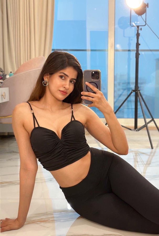 F89yHisbwAA2ZbW?format=jpg&name=900x900