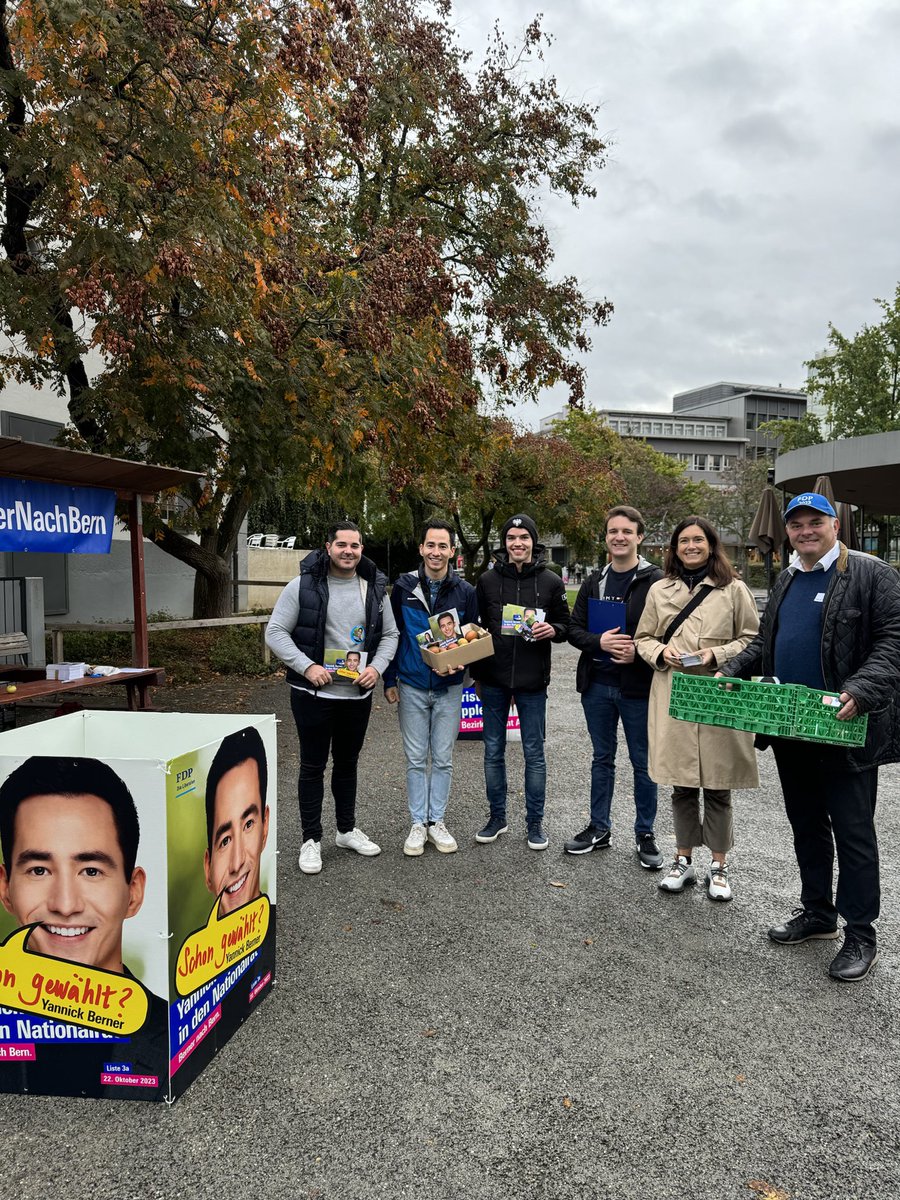 Letzte Standaktion in Aarau - danke allen Wahlkämpferinnen und Wahlkämpfer für den engagierten Einsatz im Schlussspurt🙏🏻

@YannickBerner @juriwildi @MajaRiniker @RainerLuescher @fdp_ag