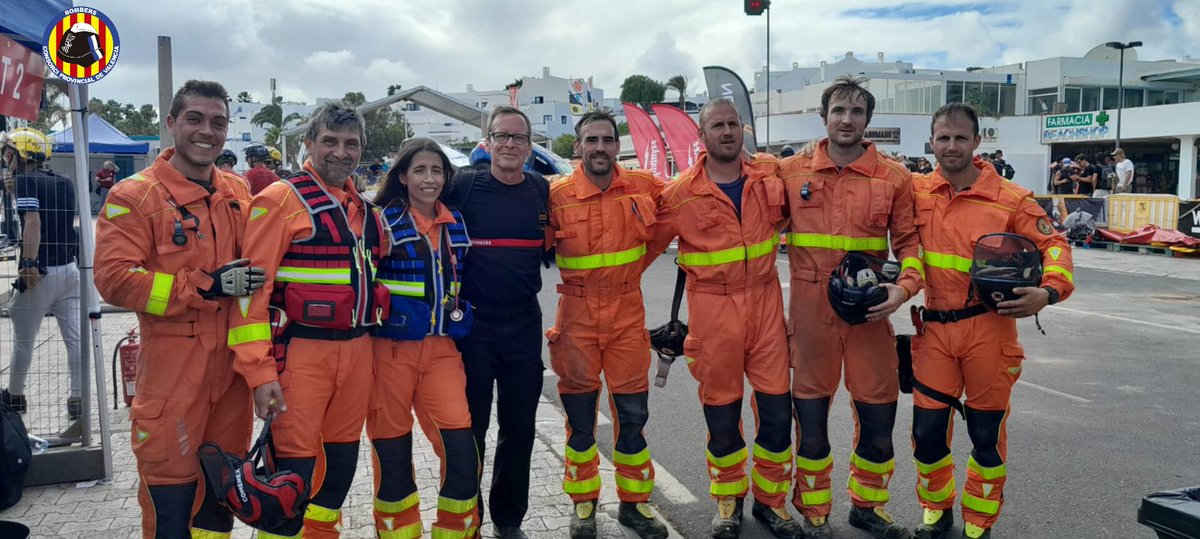 BombersValencia's tweet photo. 📸Fotos de família del #WorldRescueChallenge de #Lanzarote.
Imatges dels nostres 2 equips d'excarceració i 2 de trauma i personal del Comité d'Encontres d'Excarceració, #COMENEX, de @BombersValencia https://t.co/Y7bGek2boZ