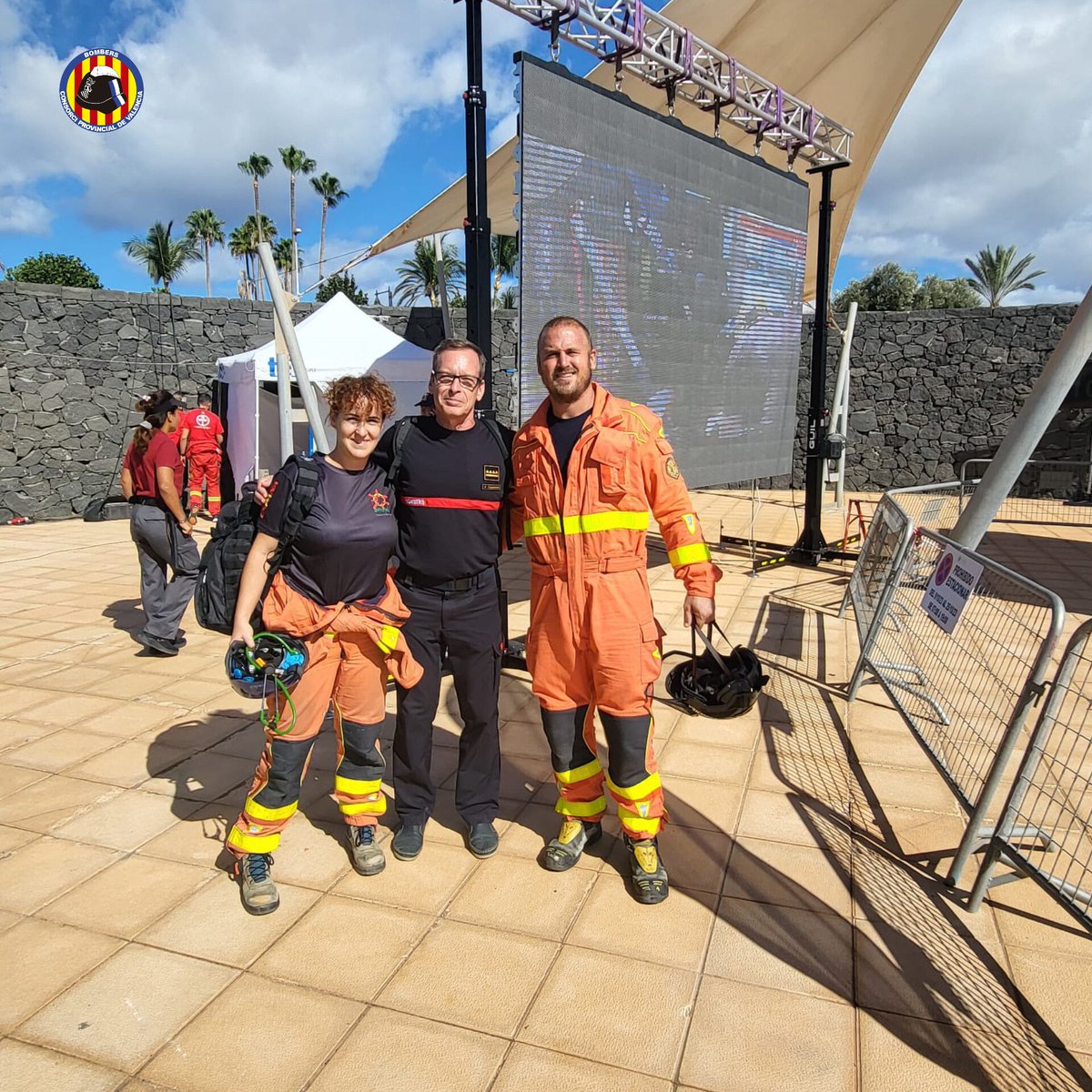 BombersValencia's tweet photo. 📸Fotos de família del #WorldRescueChallenge de #Lanzarote.
Imatges dels nostres 2 equips d'excarceració i 2 de trauma i personal del Comité d'Encontres d'Excarceració, #COMENEX, de @BombersValencia https://t.co/Y7bGek2boZ