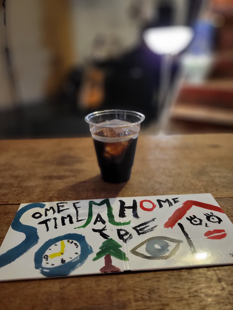 佐藤達生さんワンマン@豪徳寺Leaf Room
久しぶりのライブで、達生さんと客席の皆さんと、めちゃくちゃ楽しい時間を満喫‼️
やさしくささやくような声も、歌いあげる迫力ある声も、本当に変幻自在で声の魔術師かと思った！
新しいCD、きっとヘビロテするんだろうな。
ワクワクな時間、ありがとう😆💕✨