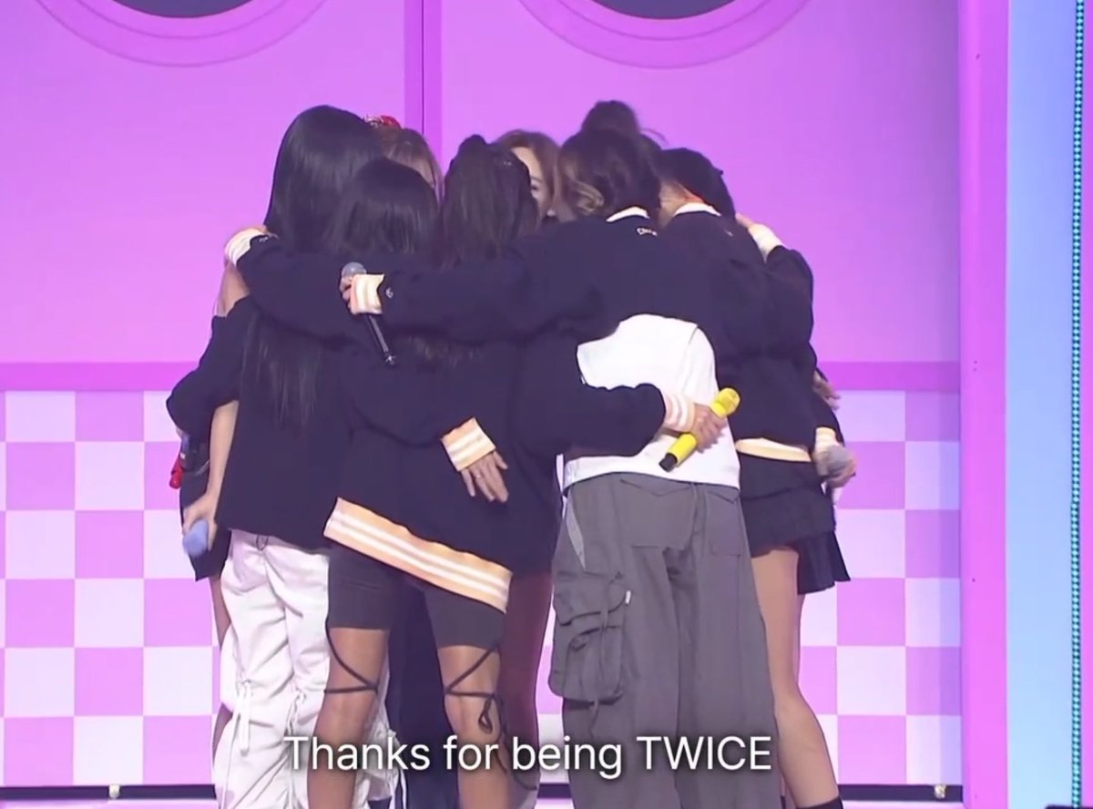 LOVE YOU <a href="/JYPETWICE/">TWICE</a>😭😭