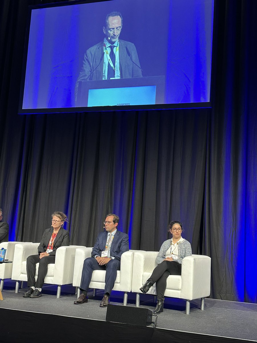 ESMO 2023 - Fara Bozorgmehr highlights early termination of the TREASURE phase II trial in ED-SCLC randomizing thoracic radiotherapy - great concise discussion and heads up by Andrea Ardizzoni