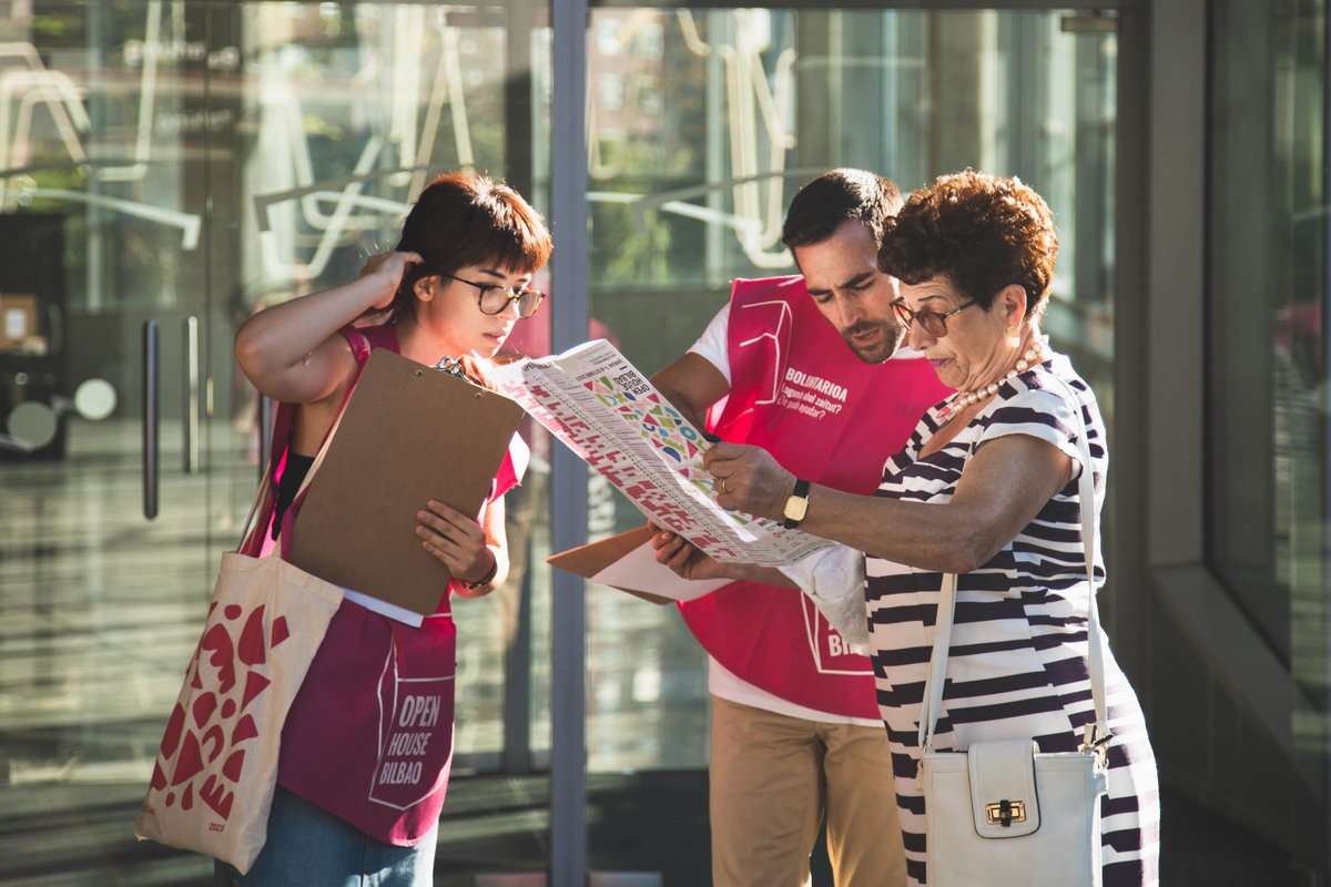 [EUS] Asteburu ikaragarria, Bilbo arkitektura eta kulturaz bete dugu! Eskerrik asko hau posible egin duzuen boluntario guztiei!

[CAS] ¡Fin de semana espectacular, hemos llenado Bilbao de arquitectura y cultura! Muchas gracias a todo el voluntariado que ha hecho esto posible!