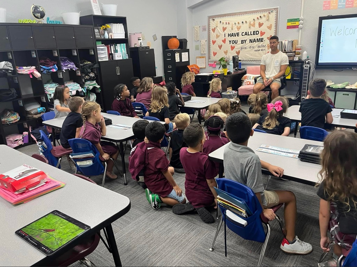 A big thank you to Dave Canales, Tampa Bay Bucs Offensive Coordinator, for coming by to visit elementary. Dave read a stories, made crafts and answered a bunch of tough questions from 5th grade. GO BUCS! 🏈