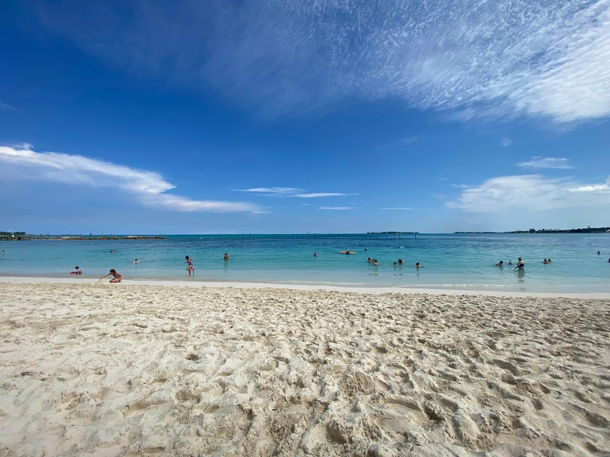 hudmanhouse's tweet photo. Perfect day on the beach in The Bahamas https://t.co/PYkaunCjkt