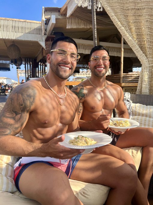 RT if you wanna come and eat some pasta with us 🍝  #fitness  LI NK ON COMMENTS BELOW ⬇️ https://t.co<a href="/tag/fitness"class="tags"><span>#fitness</span></a>