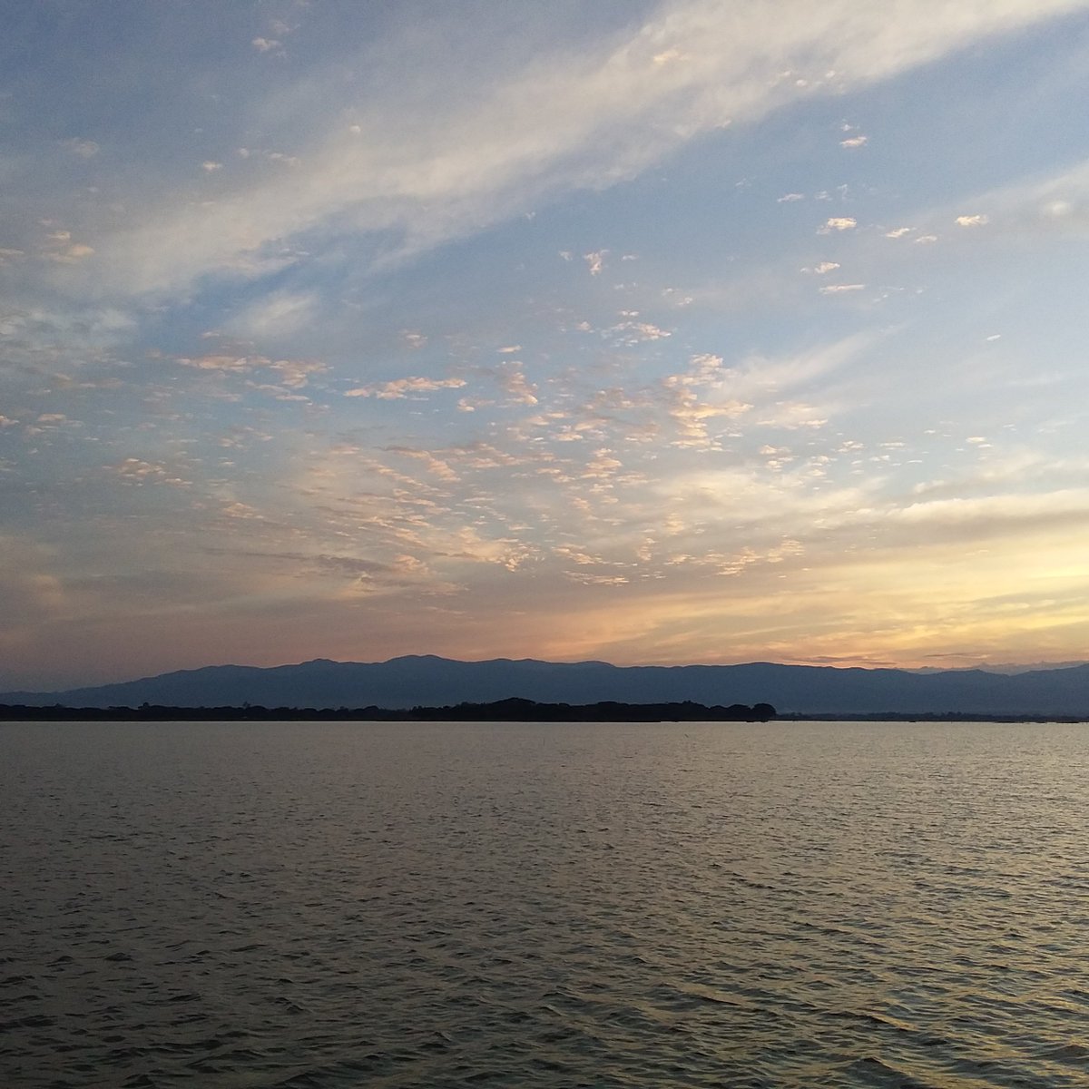 apinneps's tweet photo. Kwan Phayao 🪼🌅 https://t.co/wKzIIeUXQF