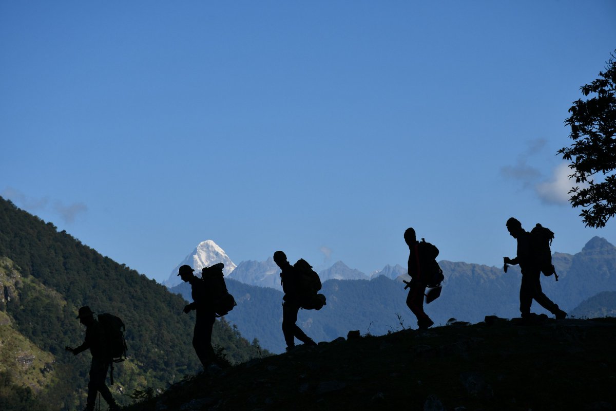 PRODefDehradun's tweet photo. #SuryaWarriors
Adventure Expedition Team of #GoldenKeyDivison trekked over a distance of 175 km in the Garhwal Himalayas and successfully completed their expedition to #Roopkund Lake at the base of #MtTrishul
#IndianArmy
#OnPathToTransformation
@SpokespersonMoD
@adgpi https://t.co/Sr68z53eEb