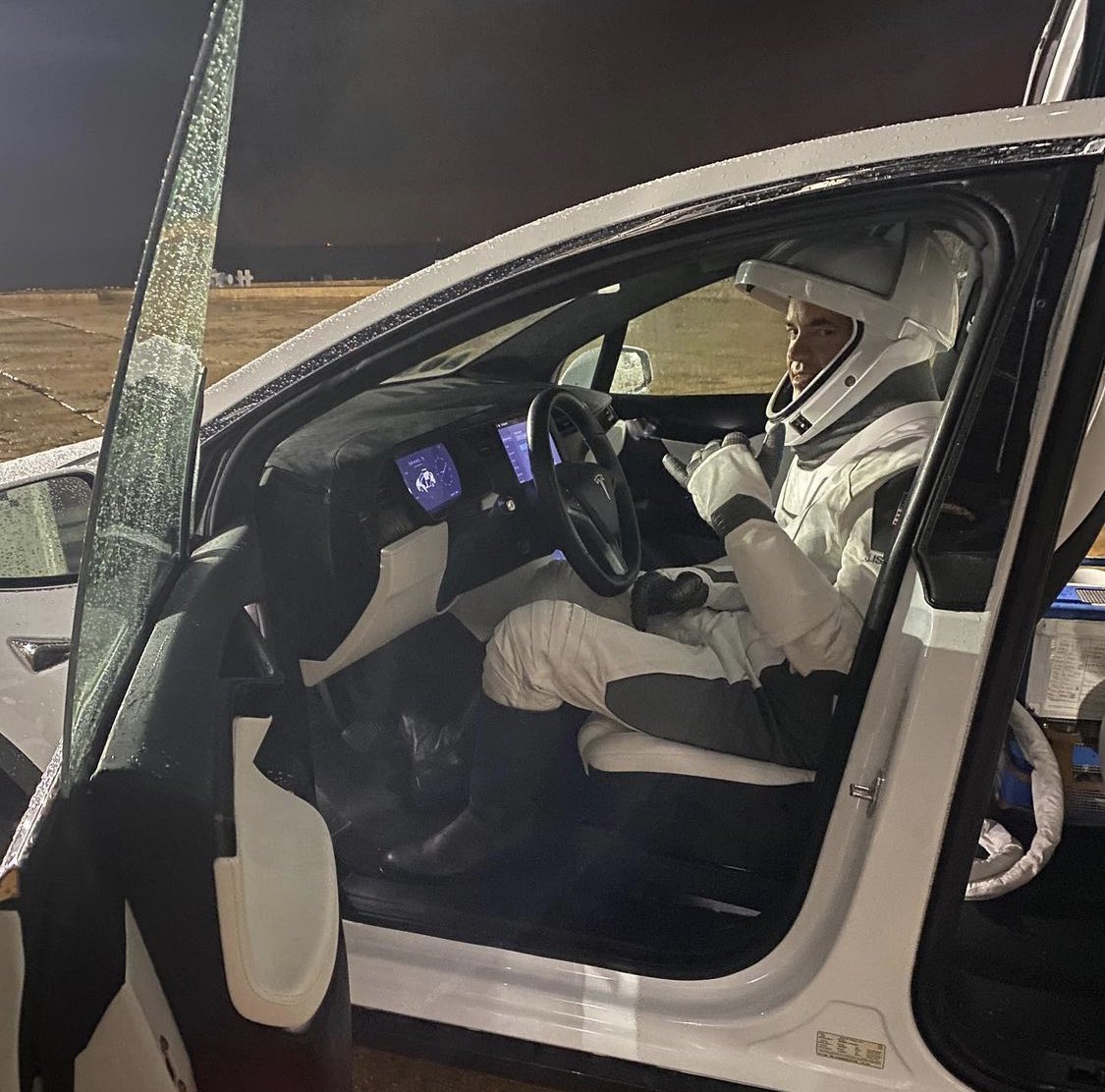 haleykesparza's tweet photo. Get in loser, we are going to space. https://t.co/wuDKAPxF8j