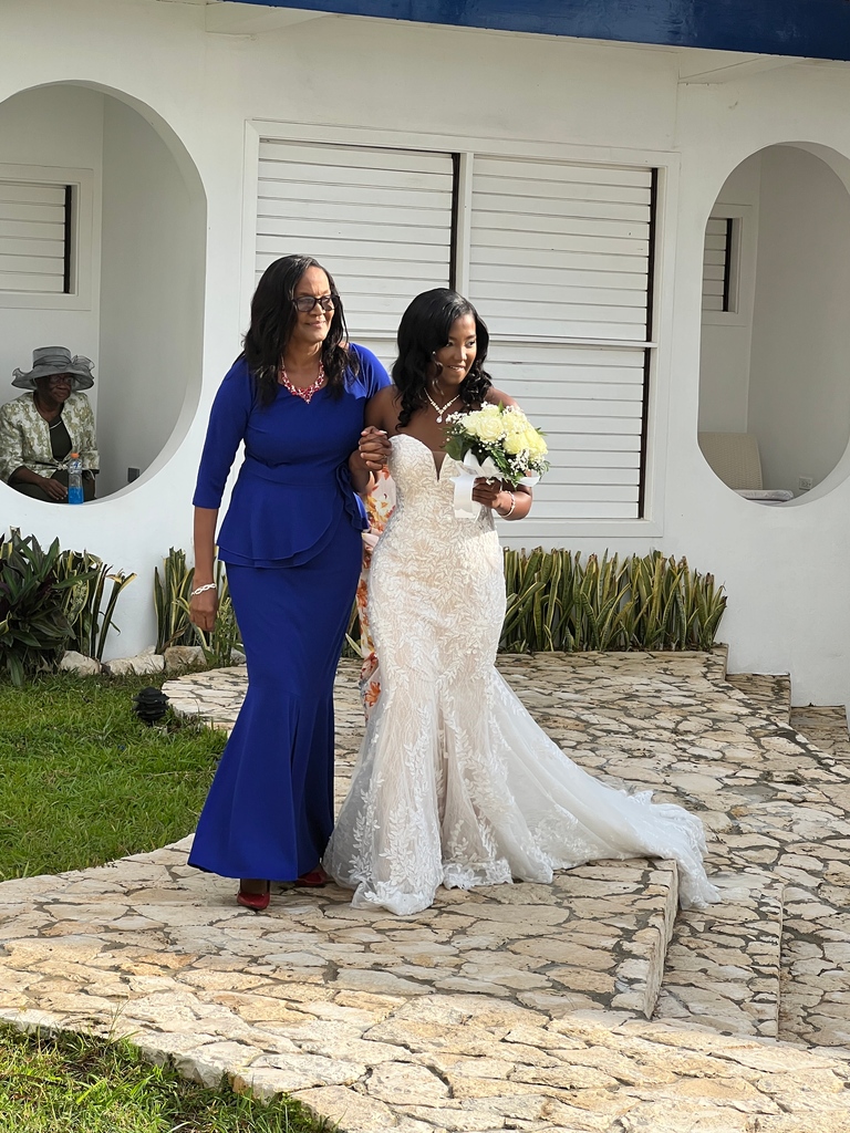 BegonaCliff's tweet photo. Celebrate love at Begona Cliff Hotel! 💍🌴 Witness cliffside wedding magic. Make your dream wedding a reality at Negril's hidden gem. Contact us to reserve your special day. 📞

#BegonaWeddings #DestinationWedding #Negril #Jamaica #BegonaCliffHotel #HappilyEverAfter #WeddingInspo https://t.co/2WfG7BmRdY