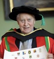Very sad to learn of the passing today of Chuck Feeney, a man whose generosity transformed Higher Education (&amp; many other sectors) in Ireland through The Atlantic Philanthropies.

In 2012, all the universities on this island jointly conferred an Honorary Doctorate on Chuck. RIP