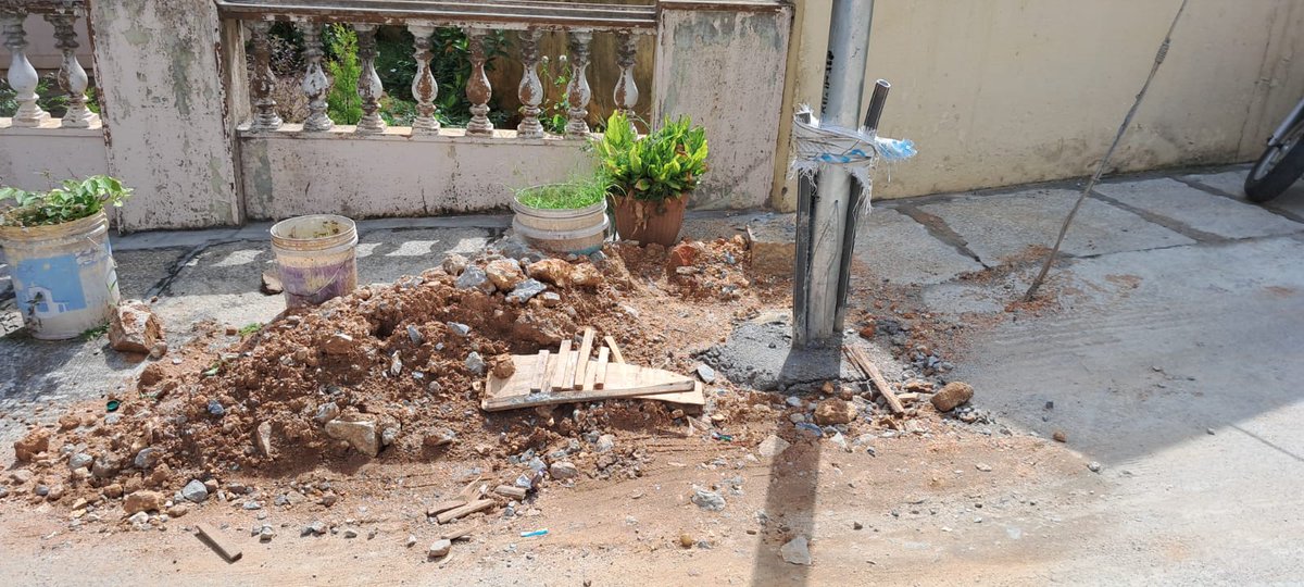 shablore's tweet photo. @BBMPCOMM Jio Fiber dug up in front of my house (4A/11, 5th Cross, Vinayakanagar, BSK 3rd Stage, Bangalore 560085), installed pole, piled up gravel, and left as it is. Despite multiple requests, nobody cleared it. It will soon become a garbage dump. https://t.co/hC2yAeM1Jv