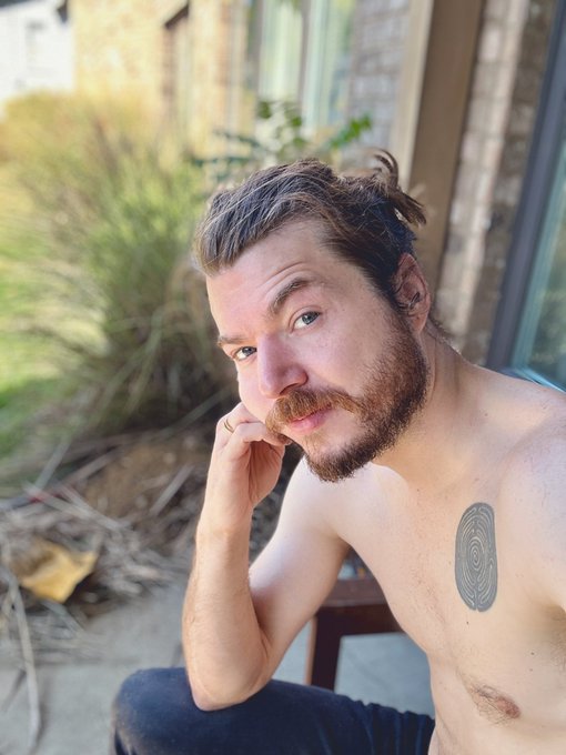 Trying to transplant a black walnut tree that&rsquo;s growing against the house. Dug about a foot now. Want