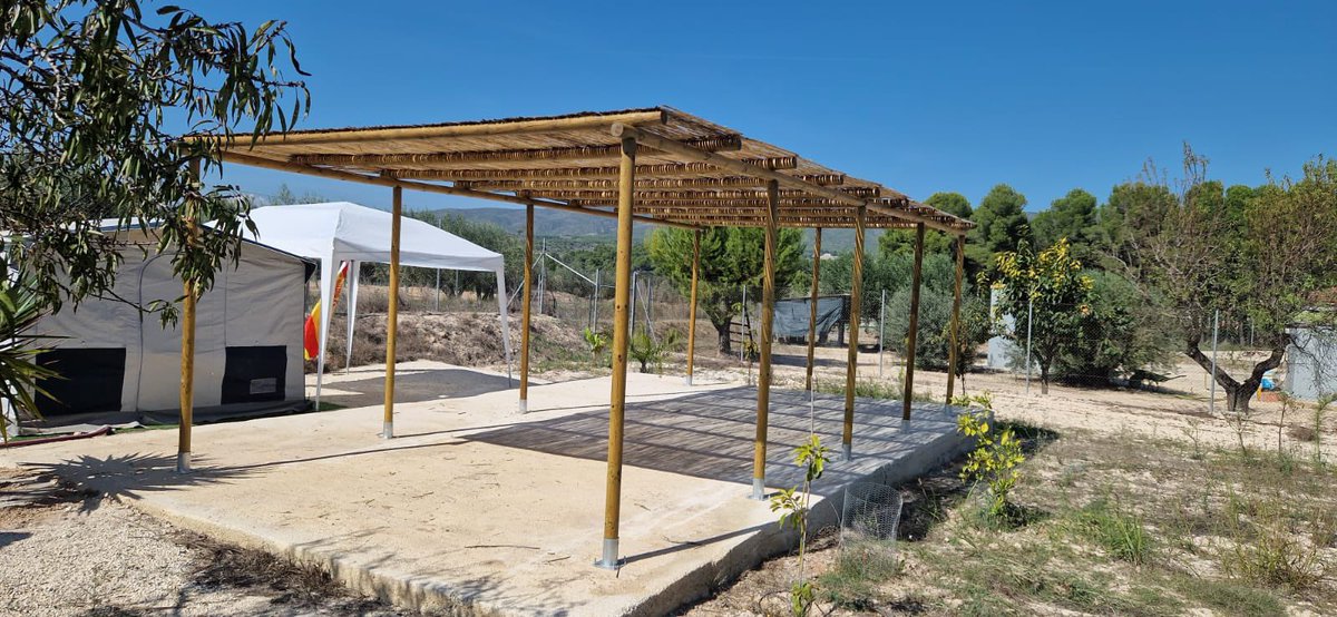 maderterraneo's tweet photo. Que maravilla de pérgola realizada con postes redondos de madera de pino tratado que ha instalado https://t.co/CWPOkk7Yfl