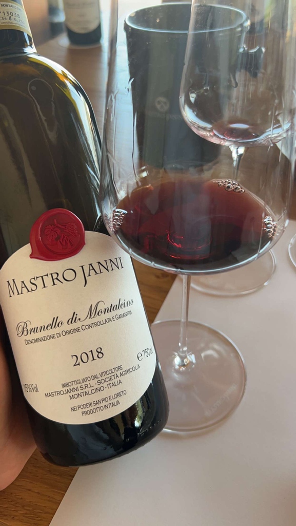 #Mastrojanni is a favorite of mine, and this 2018 Brunello de Montalcino shows great promise. What's your favourite Brunello di Montalcino?

#brunellodimontalcino #montalcino #brunello #rarewine