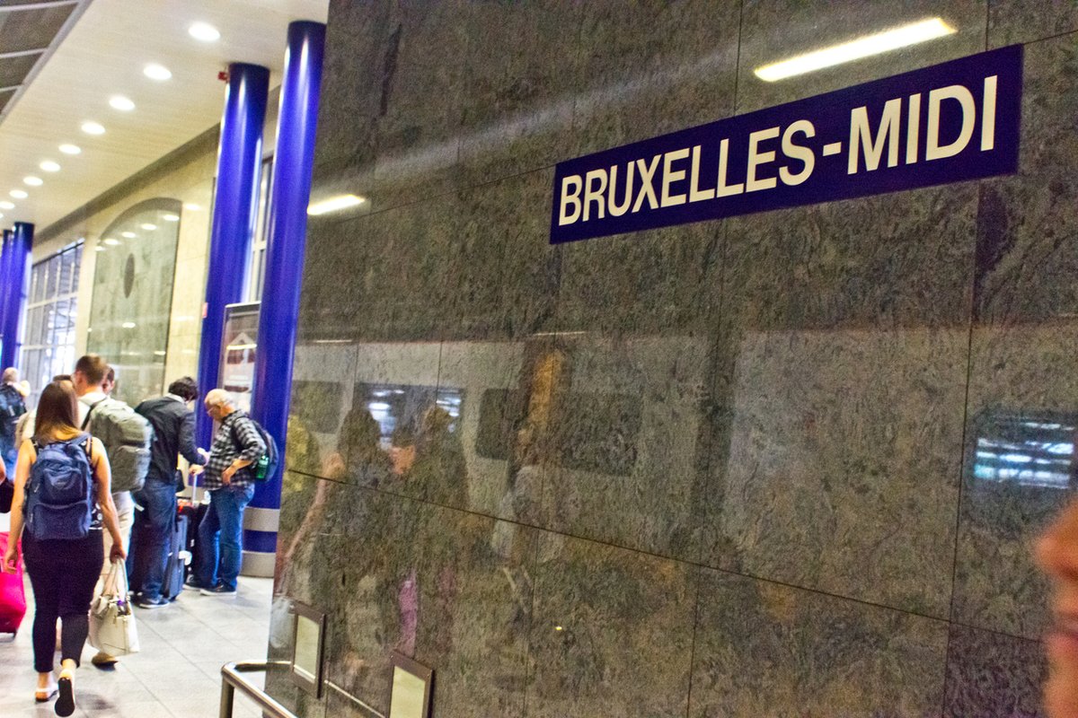 En tant que Bruxelloise, je me réjouis de la décision du #begov de libérer des moyens budgétaires pour la sécurisation autour de la gare du Midi. Un poste de police y sera notamment créé. 
La sécurité des usagers des gares est une priorité pour <a href="/PSofficiel/">Parti Socialiste</a> #budget #conclave