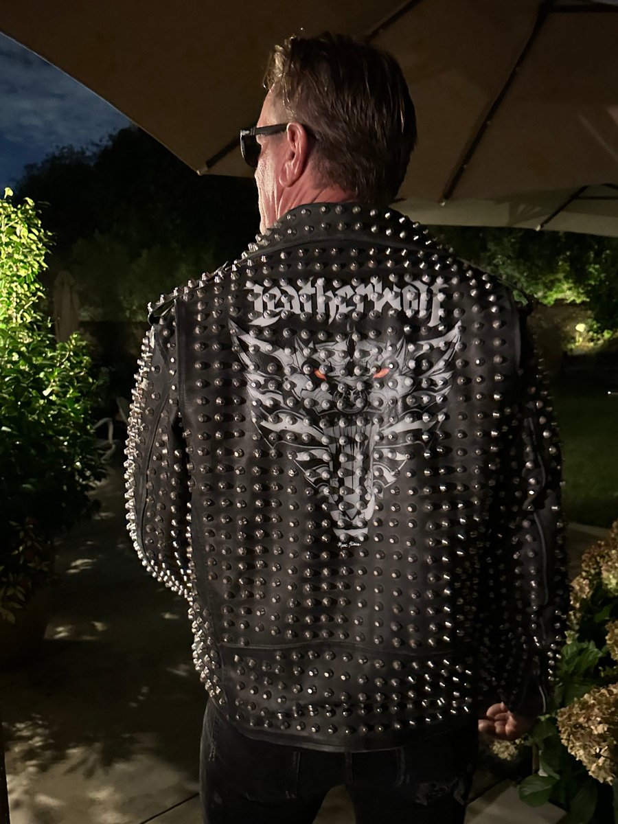 TripleAxeAttack's tweet photo. Check it out! Dean just got some new customized armor! Eat your heart out, Metal God! π€π»π€π»
Leather art by Marc Sasso
#leatherwolf #tripleaxeattack #killthehunted #marcsasso #hellbentforleather #leatherjacket #metalstuds #robhalford #metalgod #heavymetal #hardrock #usmetal https://t.co/AIyLG2NEEG