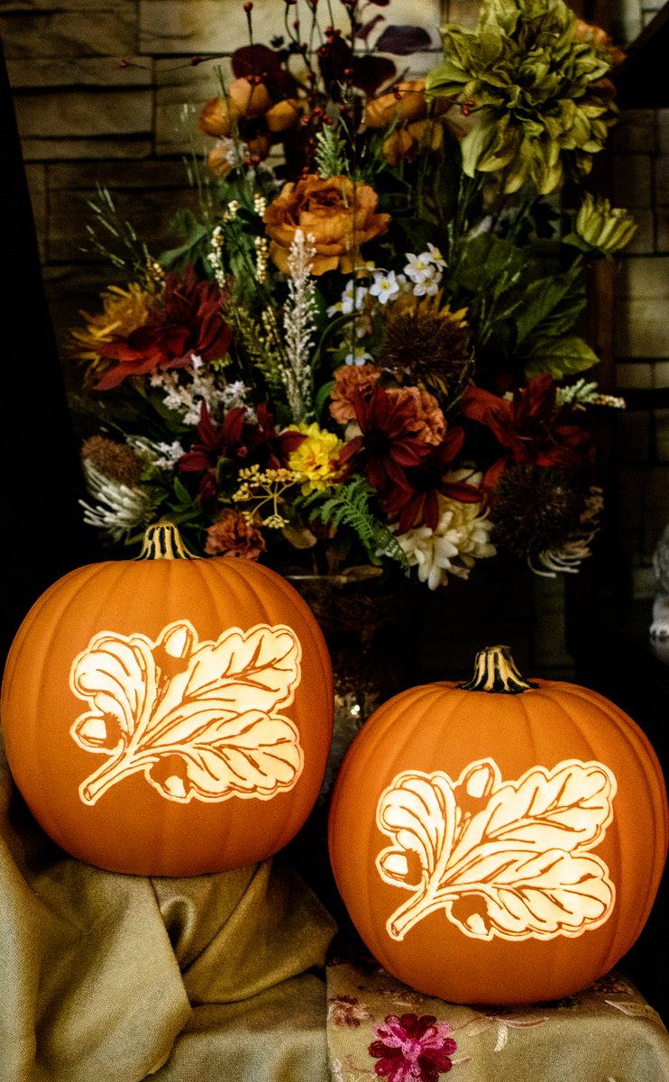 HauntedCarving's tweet photo. These matched Navy insignia pumpkins have such a lovely fall vibe and work so well on pumpkins! I imagine they could be used as decor all the way through Thanksgiving... the shaved design works just as well in daylight.

#fallvibes #decoration #pumpkin #PumpkinCarving #handmade https://t.co/Xm9pr88Bus