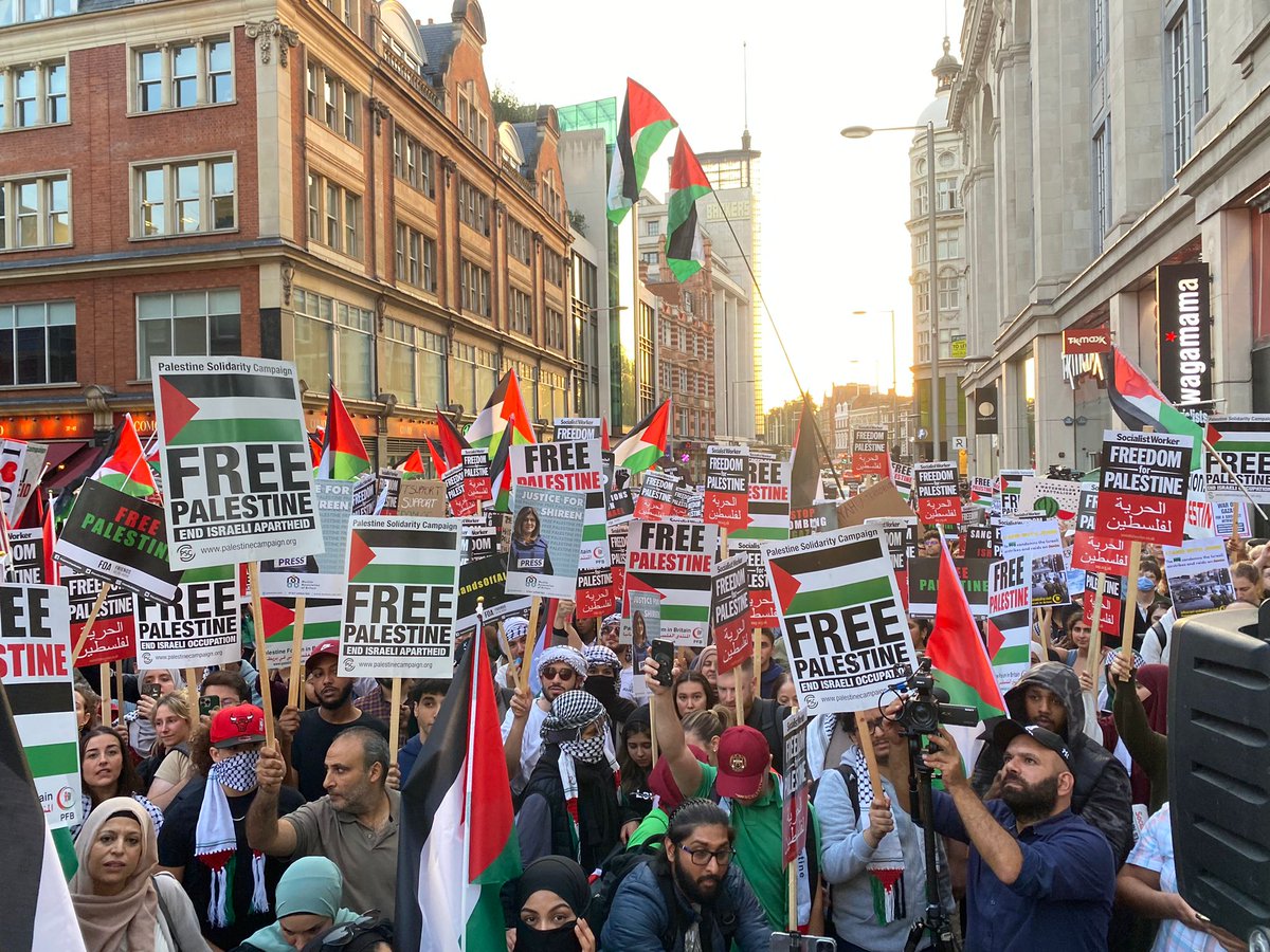 "Long live #Palestine, long live #Gaza!" 

Thousands on the streets of London calling for peace and justice for the Palestinians.