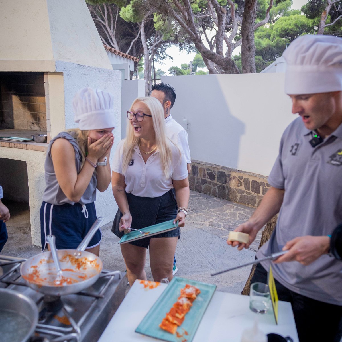 fiaextremeh's tweet photo. Happy birthday to our championship driver @TamaraMolinaro - a fierce competitor and an even fiercer judge of peoples cookery skills... 🤣

Everyone at Extreme E wishes you an amazing day! 🫶❤️

#ExtremeE #RaceforthePlanet https://t.co/B136v70PcB