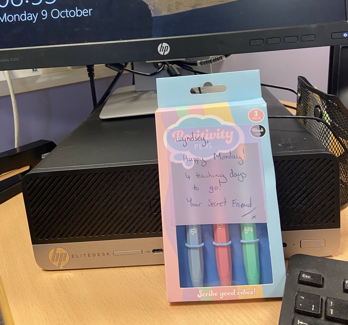 My morning started with a wee gift from my secret friend <a href="/drumchapelhigh/">Drumchapel High</a> Then a Word filled day with S1, S2 and S4. Topped off with a S1 iPad parents/pupil event. How was your Monday? #TeamBusEd