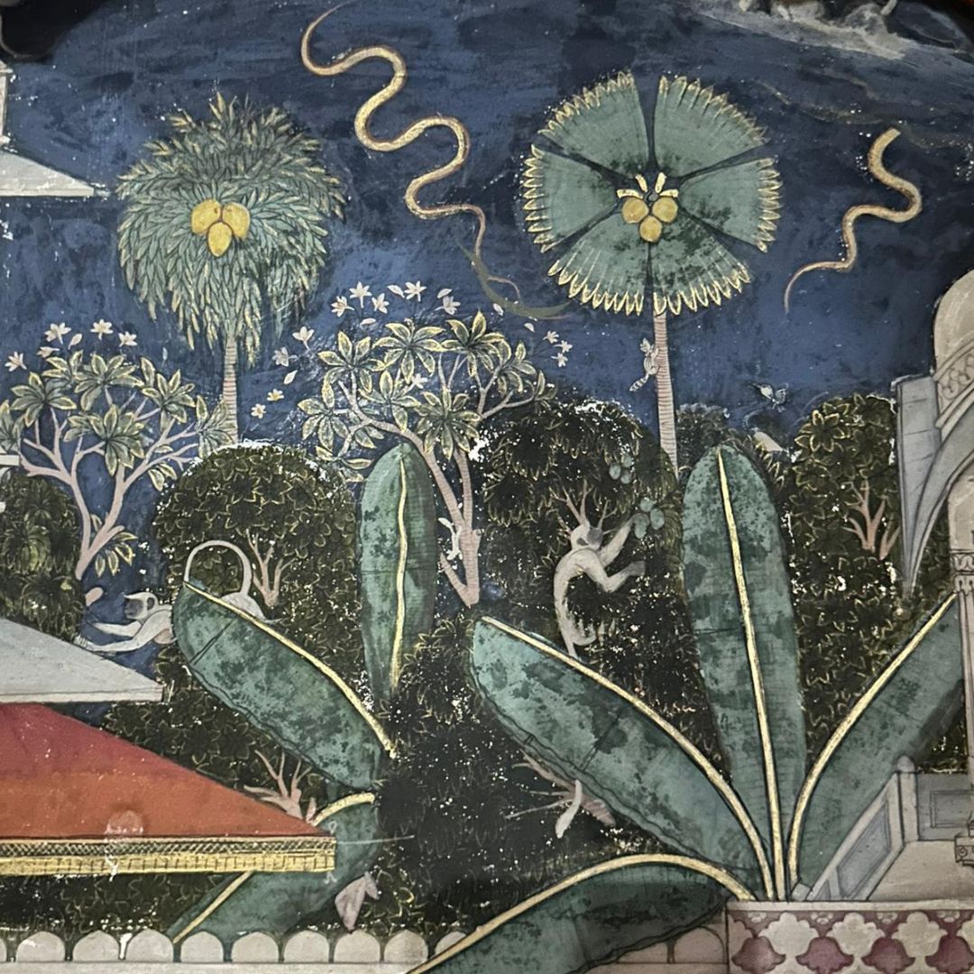 A tiny part of a wall and large canvas of our imagination. Detail of a room at the Kotagarh showing a palace garden in the monsoon. Can you spot the squirrels? #muralmonday