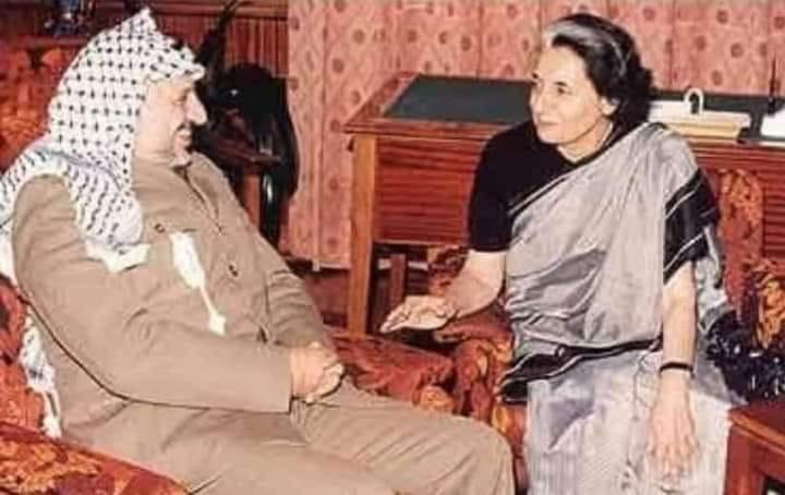 Rafick86680503's tweet photo. *இதற்கு முன்னர் காவி கறை படியாத அரசுகள் நம்மை ஆண்ட போது  பாலஸ்தீனத்தை ஆதரித்து  இந்திய கொடியுடன்  ஒன்றிணைந்து பாலஸ்தீன கொடியுடன் கூடிய இந்திய அரசால் அச்சடிக்கப்பட்ட தபால் தலை... https://t.co/G4k7lwXkDX