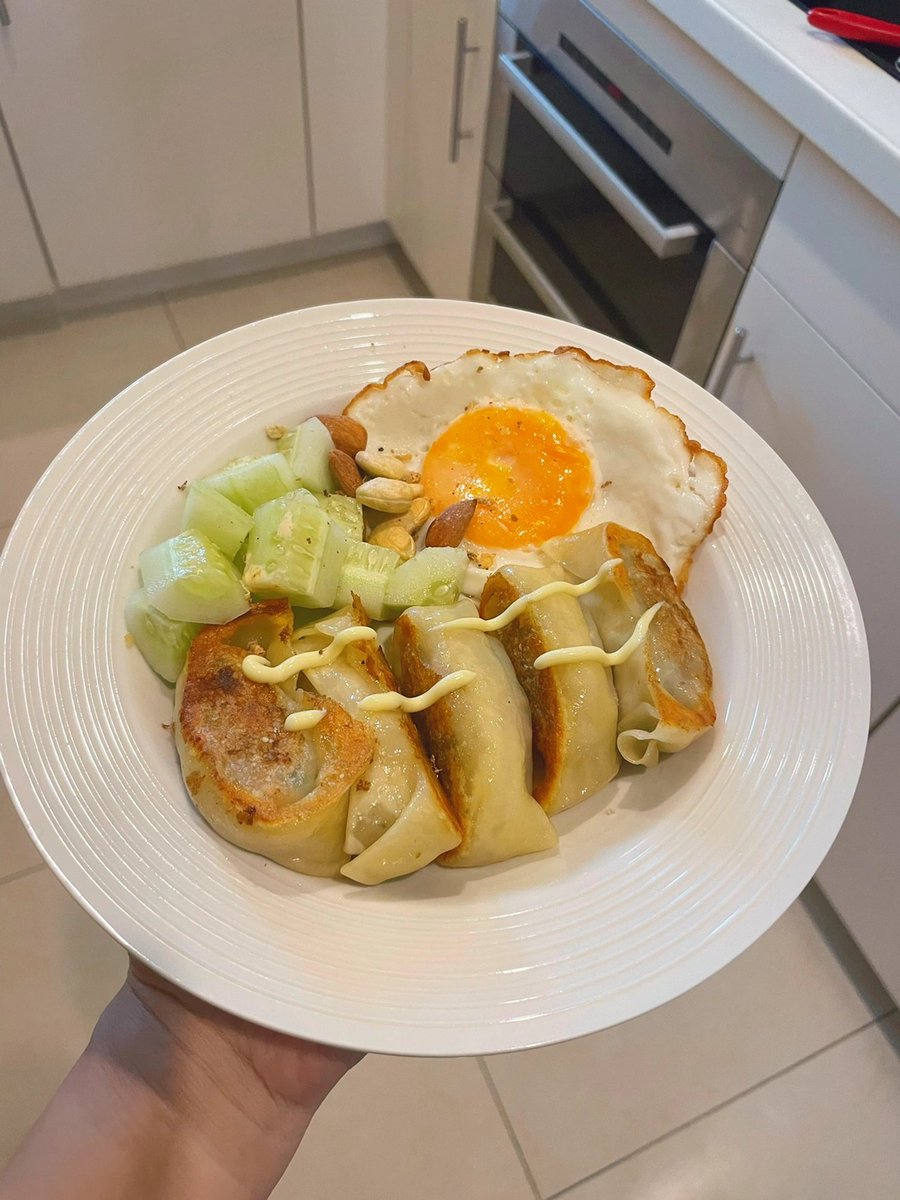 SophiaValintina's tweet photo. Starting the day off right with this delicious and straightforward breakfast! π³π₯ #SimpleAndSatisfying #BreakfastGoals #IDontWantToOverreactBUT #DOBBY #MondayMotivation https://t.co/uRzk3WiEv2