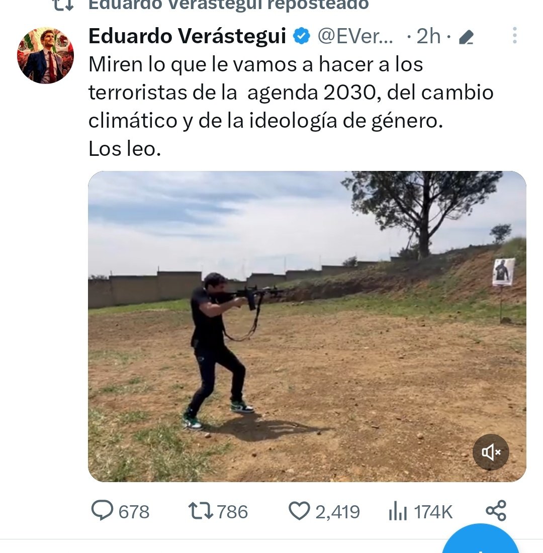 Prazkat's tweet photo. Sabes que Verástegui se cree gringo apelando a esa misma estética estadounidense, porque ahí el electorado ve un hombre disparando ametralladoras y piensan "Rambo", mientras que en México vemos ametralladoras y pensamos "narco". https://t.co/9ZMDb2JZ7D