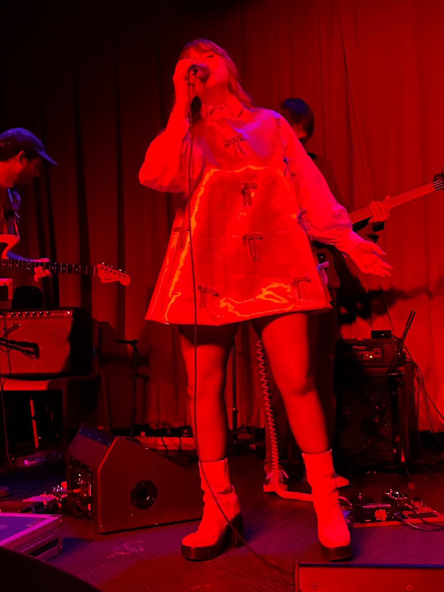 NYC tonight! <a href="/boweryballroom/">Bowery Ballroom</a> Doors at 7pm Ages 18+ ⭐️💋⭐️💋 Tickets here: mollyburchmusic.com/tour-1