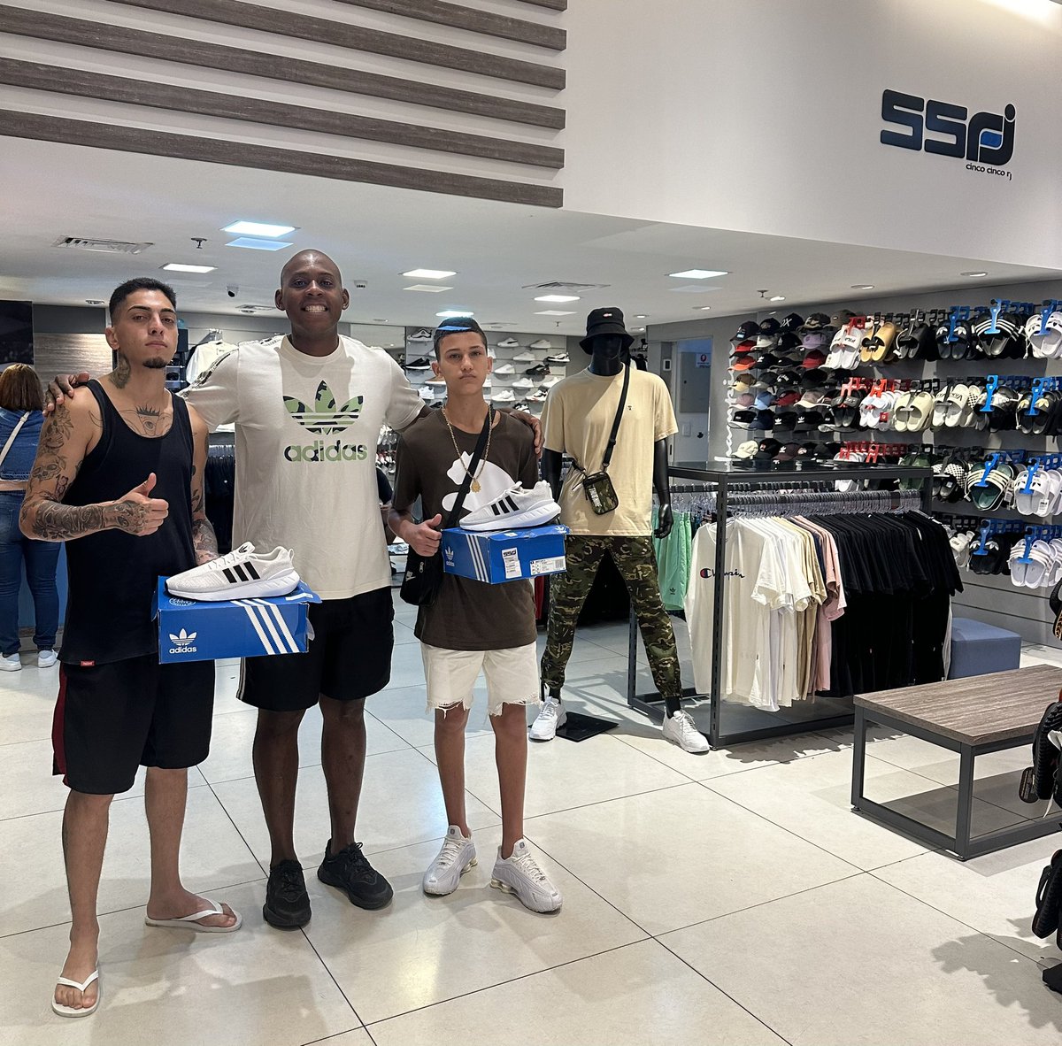 RogerClarkes's tweet photo. @marlowfarias1 
Só pra deixar registrado, q a REAÇÃO, tá fechada cmg tá AMOR?!
Bate bola 2024!!!
Obrigado pela parceria TROPA!!! https://t.co/BE4dKCrTq4