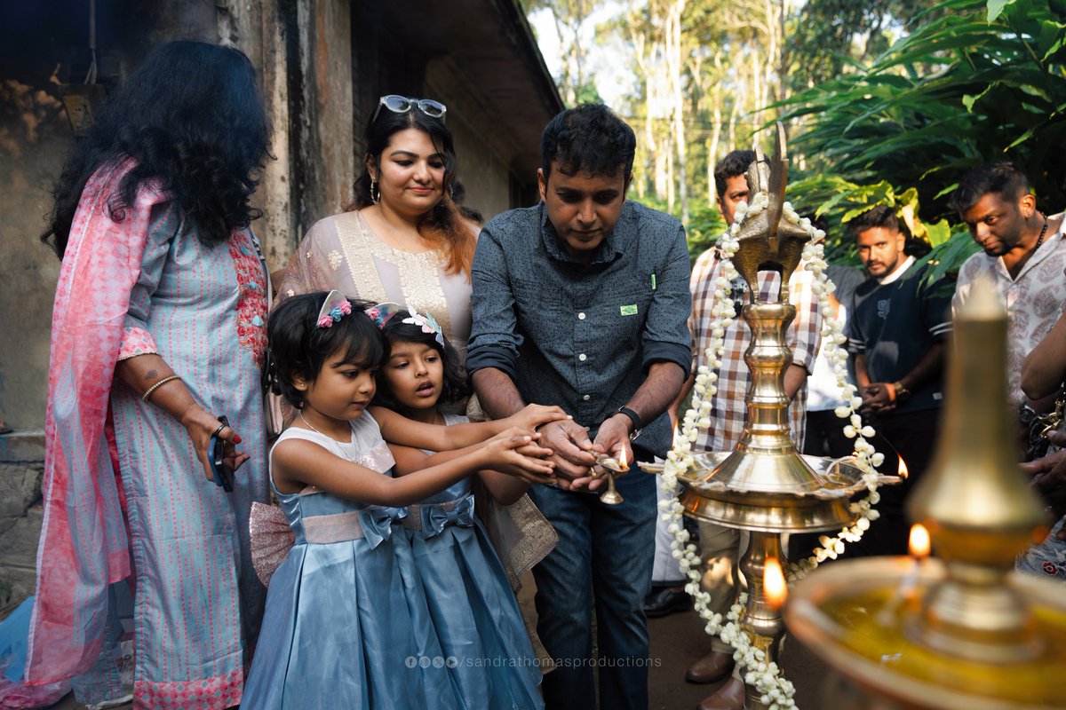 sandrathomaspro's tweet photo. The Pooja Ceremony of Sandra Thomas Productions - Production No. 2 with an ensemble cast of Shane Nigam, Shine Tom Chacko, Baburaj &amp; Anagha, titled "Little Hearts" was held today! 🎬🙏🏼💜

#stp #sandrathomas #shinetomchacko #shanenigam #sandrathomasproductions https://t.co/typsOHxKTR