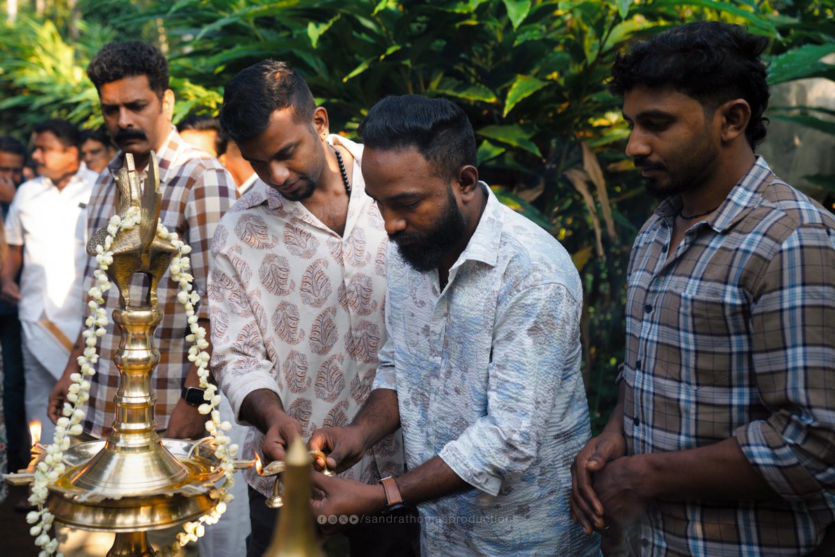 sandrathomaspro's tweet photo. The Pooja Ceremony of Sandra Thomas Productions - Production No. 2 with an ensemble cast of Shane Nigam, Shine Tom Chacko, Baburaj &amp; Anagha, titled "Little Hearts" was held today! 🎬🙏🏼💜

#stp #sandrathomas #shinetomchacko #shanenigam #sandrathomasproductions https://t.co/typsOHxKTR